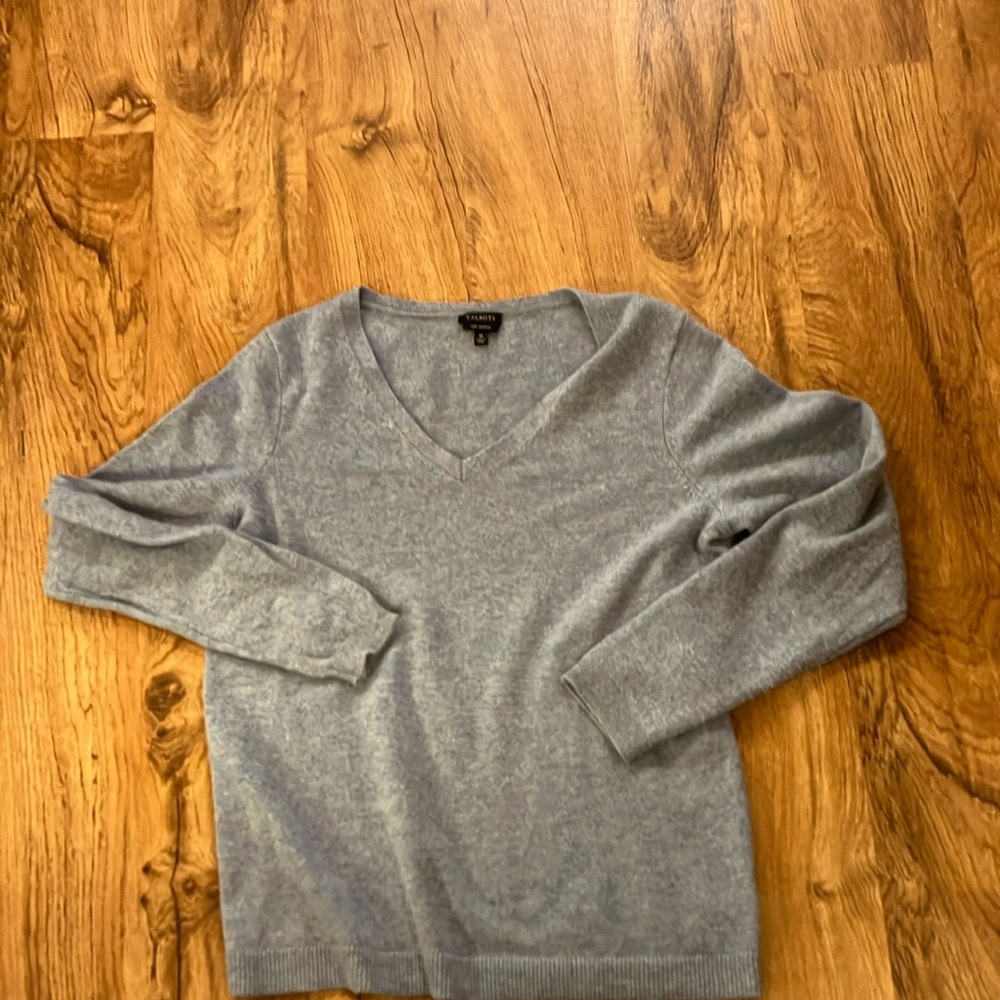 ice blue Talbots 100% cashmere sweater medium v neck long sleeve quiet luxury